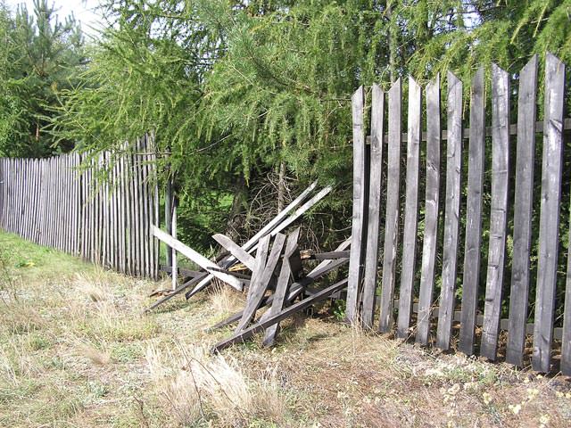 Tips for Repairing a Wooden Fence